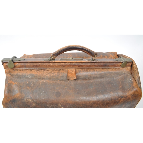 275 - A victorian 19th century leather doctors / travelling bag. Featuring brass hinges, studs to the bott... 