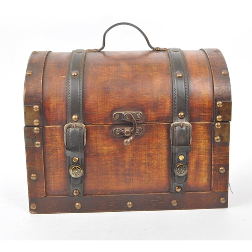 288 - A contemporary domed faux leather strap chest. Faux leather carry handle, domed hinged lid with meta... 