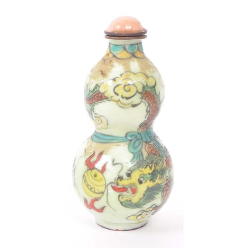 300 - An enamelled double gourd scent bottle with a dragon pattern.
6cm height approx.