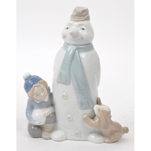 35 - Nao - Lladro - Two contemporary Spanish porcelain christmas figurines, comprising of: a 2000 no. 139... 