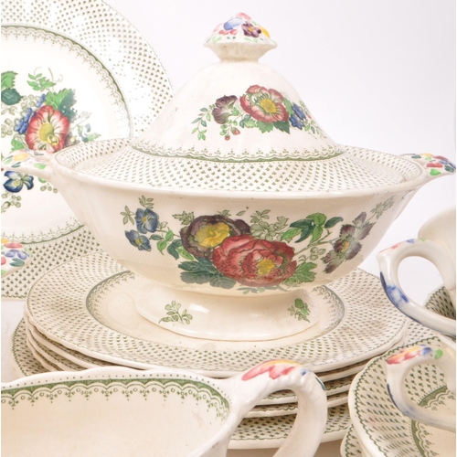 40 - Mason's - Patent Ironstone China - A collection of English 19th century dinner service pieces, in Pa... 