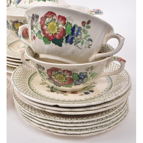 40 - Mason's - Patent Ironstone China - A collection of English 19th century dinner service pieces, in Pa... 