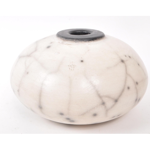 408 - Susie Curtis - A contemporary Australian studio pottery squat pot / vase. Featuring a white, black a... 