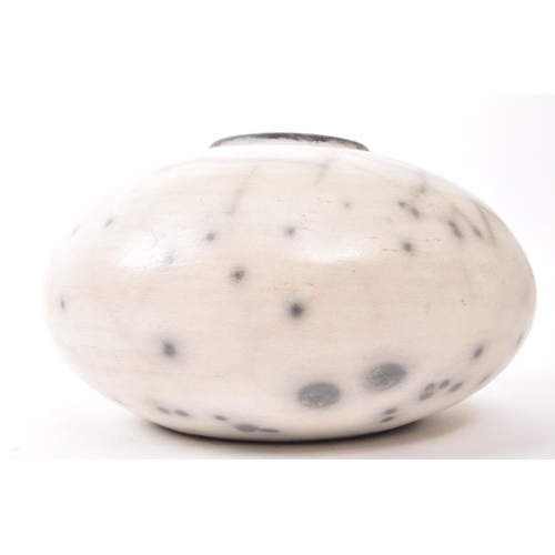 408 - Susie Curtis - A contemporary Australian studio pottery squat pot / vase. Featuring a white, black a... 