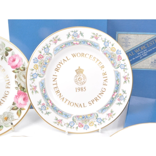 418 - Royal Worcester - A collection of vintage late 20th century circa 1980s Royal Worcester commemorativ... 