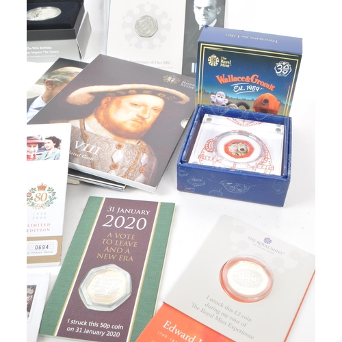 421 - The Royal Mint - A large collection of British commemorative and proof coins and medals. The collect... 