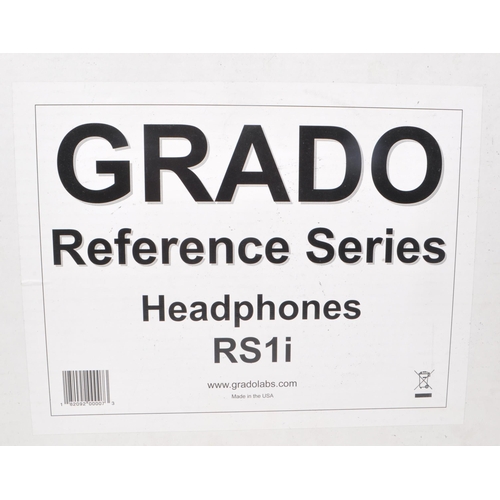 427 - Grado - Two pairs of contemporary Grado headphones. The collection to include a pair of Grado RS1i h... 