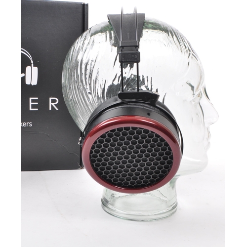 429 - MrSpeakers - Ether - A pair of Contemporary MrSpeakers Ether Headphones. The headphones featuring op... 