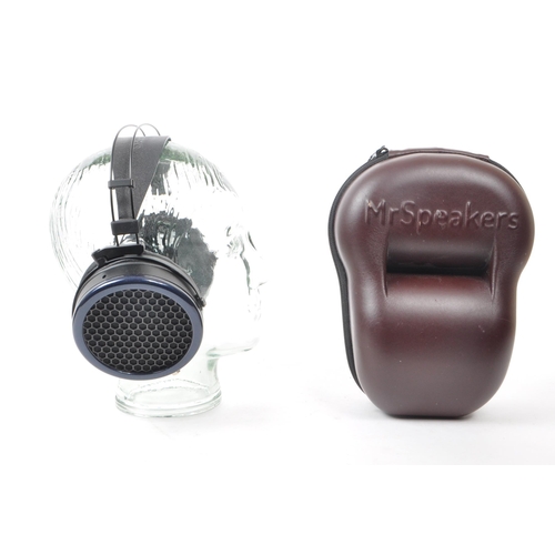 430 - MrSpeakers - Ether - A pair of Contemporary MrSpeakers Ether Headphones. The headphones featuring op... 