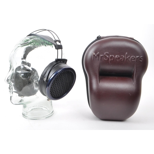 430 - MrSpeakers - Ether - A pair of Contemporary MrSpeakers Ether Headphones. The headphones featuring op... 