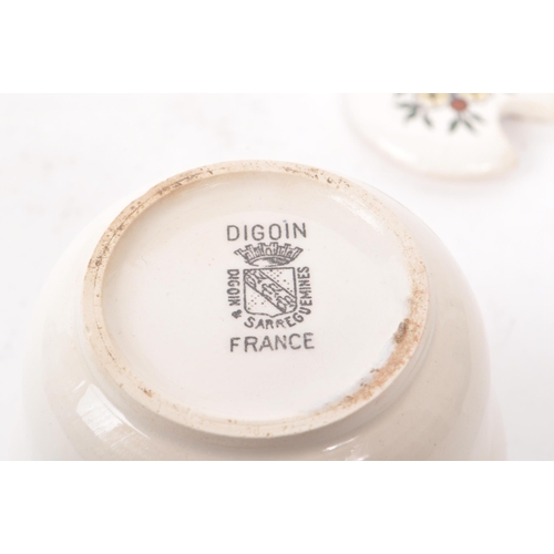 45 - Digoin & Sarreguemines - A vintage French early 20th century ceramic honey pot. Painted 'Moutard... 