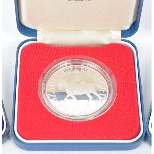 481 - A collection of 20th and 21st century commemorative coins. The collection to include a 2007 Diamond ... 