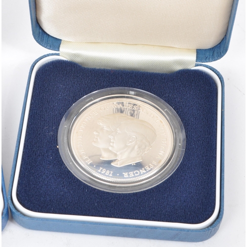 481 - A collection of 20th and 21st century commemorative coins. The collection to include a 2007 Diamond ... 