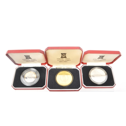 490 - A collection of British & Foreign silver proof commemorative coins. The collection to include tw... 