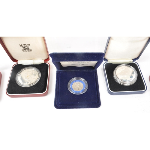 490 - A collection of British & Foreign silver proof commemorative coins. The collection to include tw... 