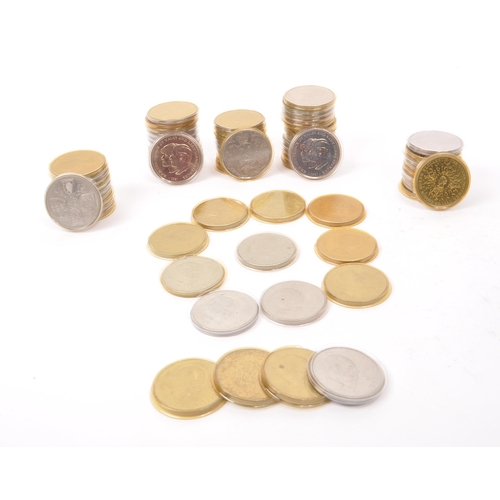 491 - A large collection of 20th century British commemorative crown coins. The collection to include appr... 