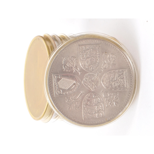 491 - A large collection of 20th century British commemorative crown coins. The collection to include appr... 