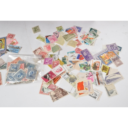 537 - A collection of 20th century British and Foreign kiloware loose postage stamps. The collection featu... 