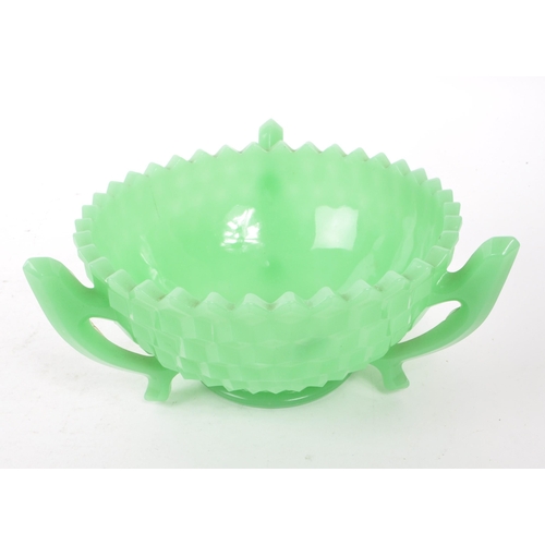 56 - An Art Deco early 20th cenury 1930s American Fostoria glass centrepiece green bowl. With a faceted e... 