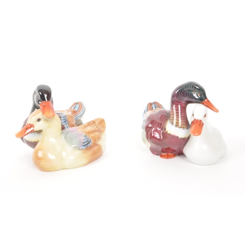 96 - Herend - Two pair of vintage 20th century Herend model 5036 porcelain duck figures. Each figure in t... 