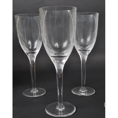 111 - Lalique - A collection of five vintage 20th century Lalique Angel champagne flutes / glasses. Each g... 