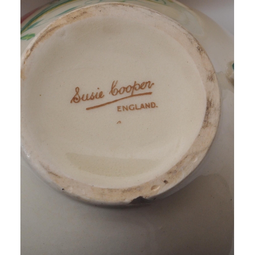 402 - Susie Cooper - A large collection of mid-century ceramic dinner service pieces, with the pattern 'Dr... 