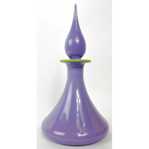 166 - A vintage 20th century purple glass wine decanter. Having a genie stopper with a green rim tapering ... 