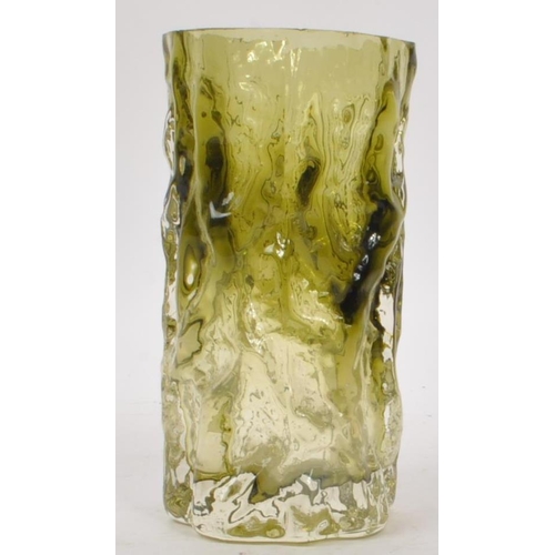 26 - A mid 20th century Whitefriars Bark vase manner studio art glass vase. The vase having gradiented gr... 