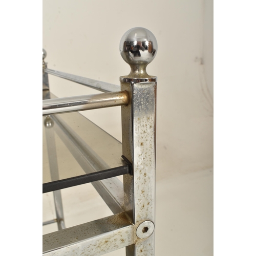 104 - 


A retro mid century high end Italian smoked glass and chrome drinks trolley. The tea trolley with... 