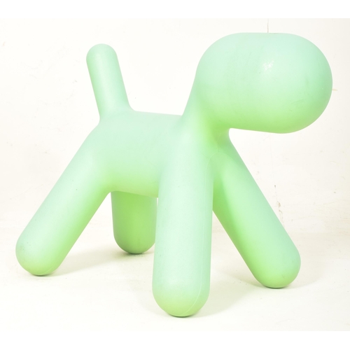 15 - Eero Aarnio (1932-) x Magis, Italy - Me Too Collection - Puppy - Two contemporary moulded plastic do... 