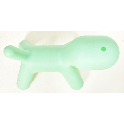 15 - Eero Aarnio (1932-) x Magis, Italy - Me Too Collection - Puppy - Two contemporary moulded plastic do... 