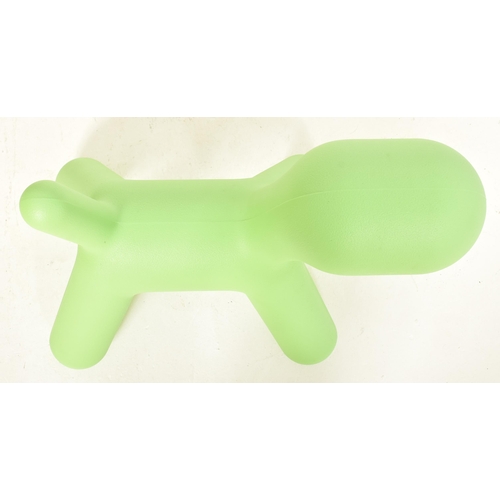 15 - Eero Aarnio (1932-) x Magis, Italy - Me Too Collection - Puppy - Two contemporary moulded plastic do... 