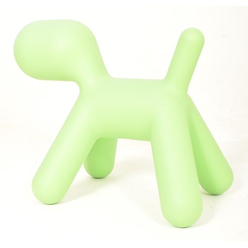 15 - Eero Aarnio (1932-) x Magis, Italy - Me Too Collection - Puppy - Two contemporary moulded plastic do... 