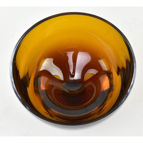 156 - A 20th century hand blown studio art glass bowl. The bowl of circular form in an amber colourway. Un... 