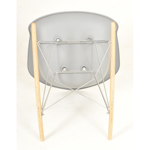 180 - After Charles & Ray Eames - Herman Miller - RAR - A rocker / rocking chair having a grey moulded... 