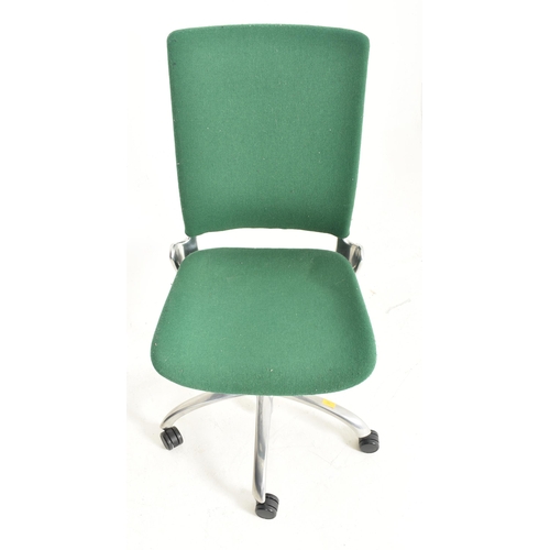 330 - Verco - V-Smart - a highend modern designer office desk swivel desk chair. The chair having a padded... 