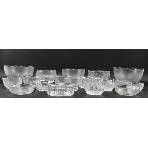 333 - A collection of vintage 20th century frosted glass bowls, dishes & trinket dishes. The lot to in... 