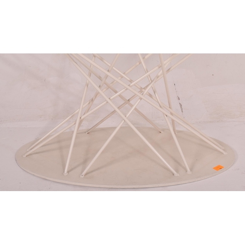 348 - Habitat - Mikado Range - a vintage designer white dining table. The table with oval white lacquer to... 