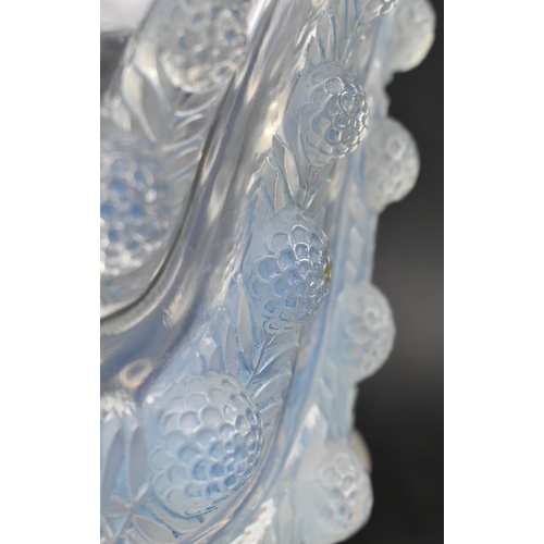 36 - Rene Lalique - Vichy Vase - an early 20th century 1930s French opalescent centrepiece vase, No. 10-1... 