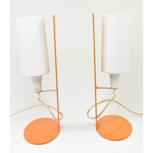 442 - A pair of vintage painted metal & frosted glass minimalist desk table lamp lights. Each lamp hav... 