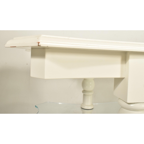 446 - A contemporary high end design white painted wood & glass display shop table counter. The table ... 