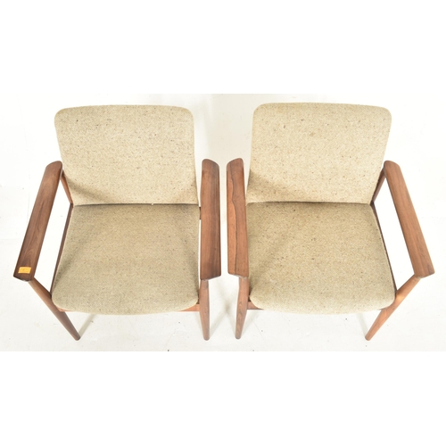 45 - Finn Juhl for France & Son - Diplomat chair - a pair of mid 20th century Danish designer teak armcha... 