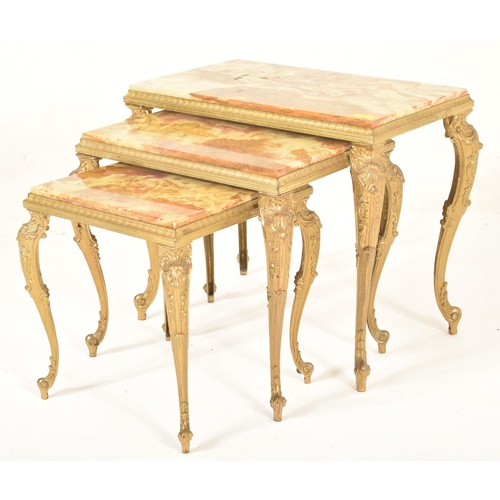 565 - A retro 1980s Hollywood Regency style nest of three marble and gilt metal Rococo tables. Each table ... 