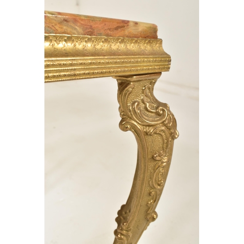 565 - A retro 1980s Hollywood Regency style nest of three marble and gilt metal Rococo tables. Each table ... 