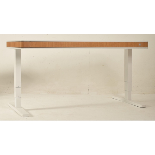 60 - Moll - Model T7 - a large contemporary German high end designer rise and fall desk. The desk is fini... 