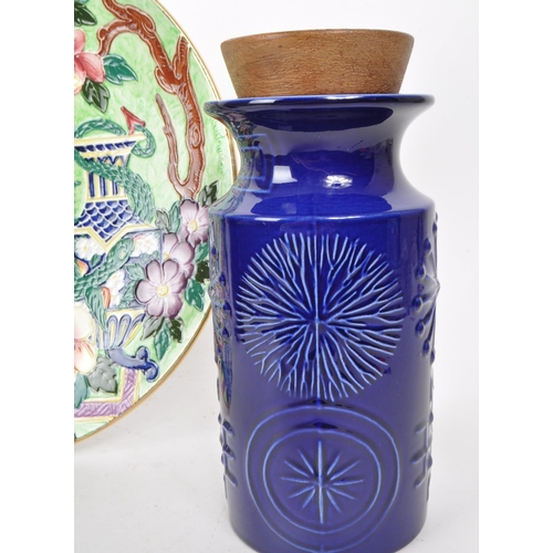 107 - Portmeirion - A pair of vintage 20th century blue totem kitchen storage jars. Having a wooden lid / ... 