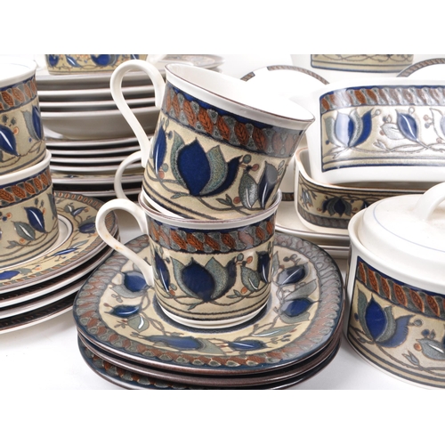 112 - Mikasa - A vintage 20th century Mikasas MK222 Itaglio Arabella stoneware dinner service. The service... 