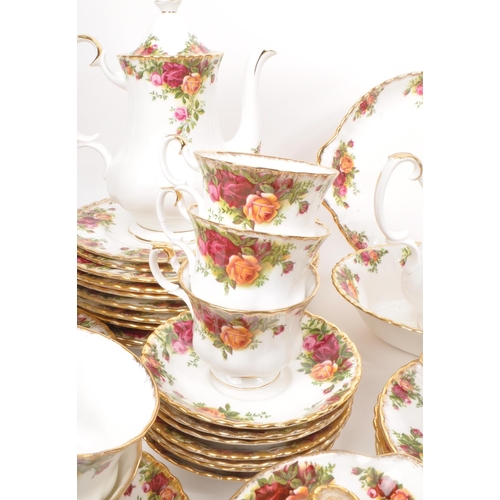 129 - Royal Albert - Old Country Roses - Large mid century china tea / dinner service. To include cups, sa... 