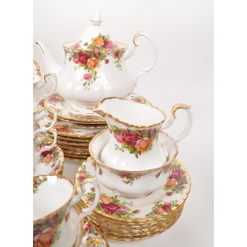 129 - Royal Albert - Old Country Roses - Large mid century china tea / dinner service. To include cups, sa... 