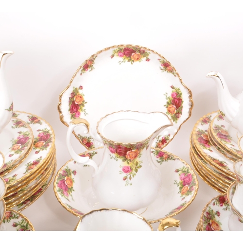 129 - Royal Albert - Old Country Roses - Large mid century china tea / dinner service. To include cups, sa... 